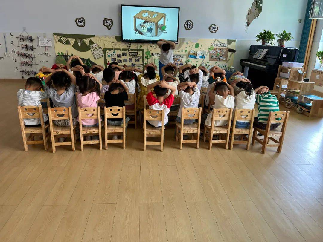 防震记于心 安全践于行—万荣县五一幼儿园防震应急疏散演练活动_地震