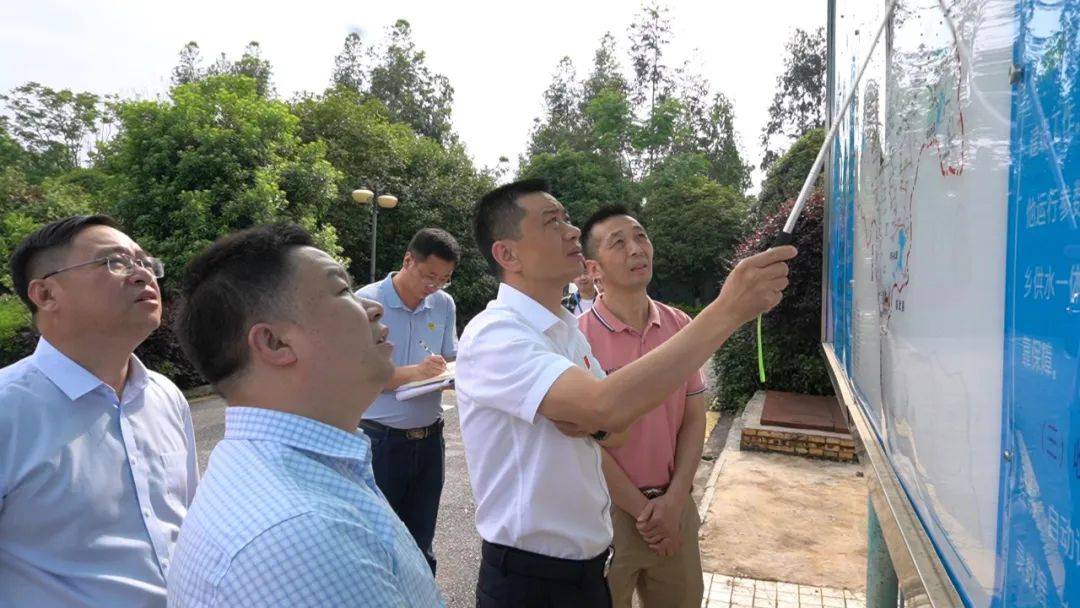 5月8日,县委副书记,县长袁章中调研盘江水厂提质改造项目和黄甲吊桥