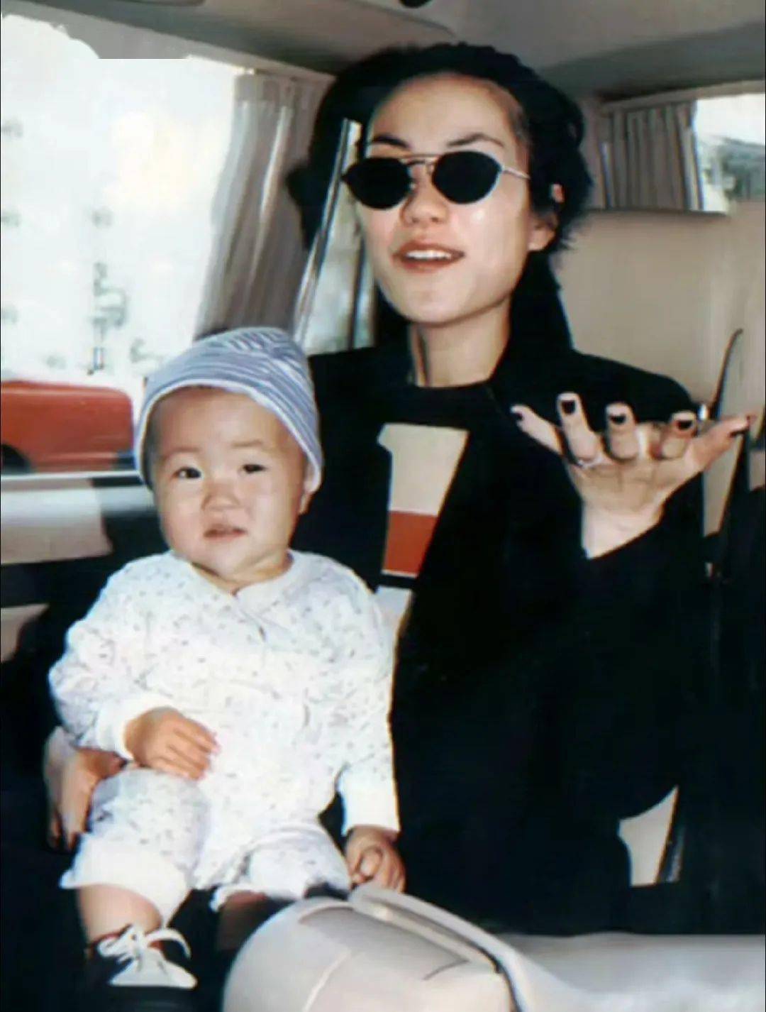 好久不见窦靖童了,真的越来越菲里菲气!_王菲_女儿_音乐节