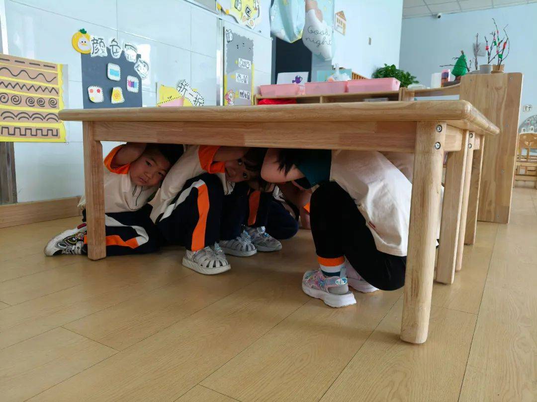 防震记于心 安全践于行—万荣县五一幼儿园防震应急疏散演练活动_地震