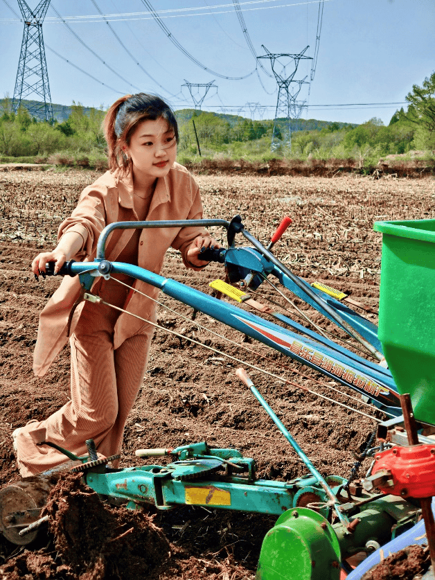 吉林大学数学学院本科生党支部"五一劳动周"实践活动纪实