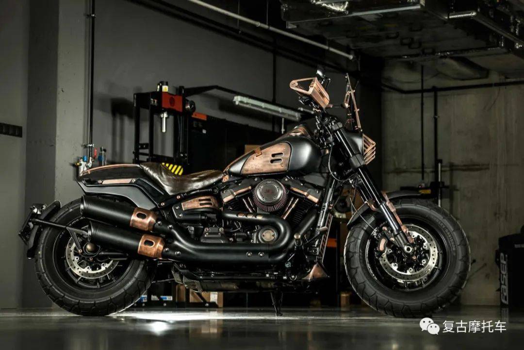 在《疯狂的麦克斯(mad max)》系列的电影中,所有车辆是用世界末日后