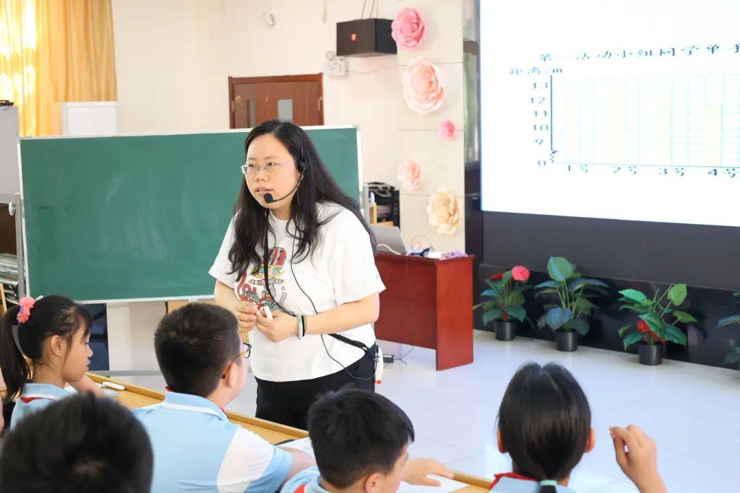 赵亚楠老师执教的《复式条形统计图》是在学生初步认识条形统计图的