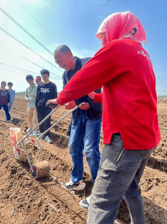 吉林大学数学学院本科生党支部"五一劳动周"实践活动纪实