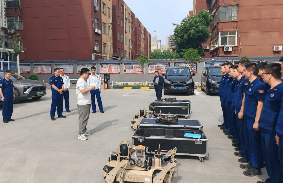 科技赋能—咸阳支队开展消防救援机器狗实操实训工作