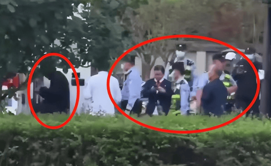 西安地铁“黑衣臭哥”：真容身份曝光，社交账号被扒，果然有情况