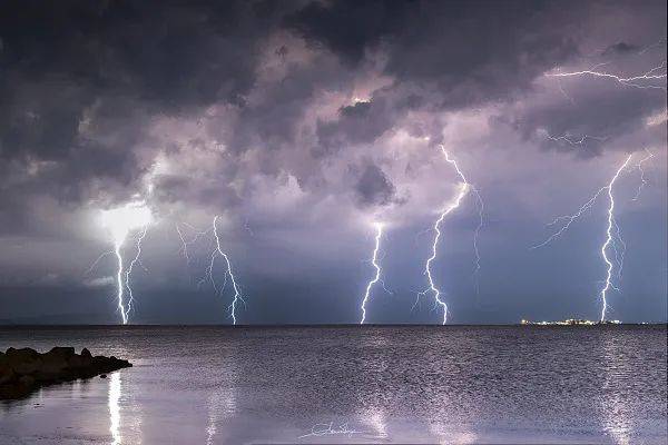 雷阵雨+中到大雨！小心强对流，未来三天..._天气_河北省_地区