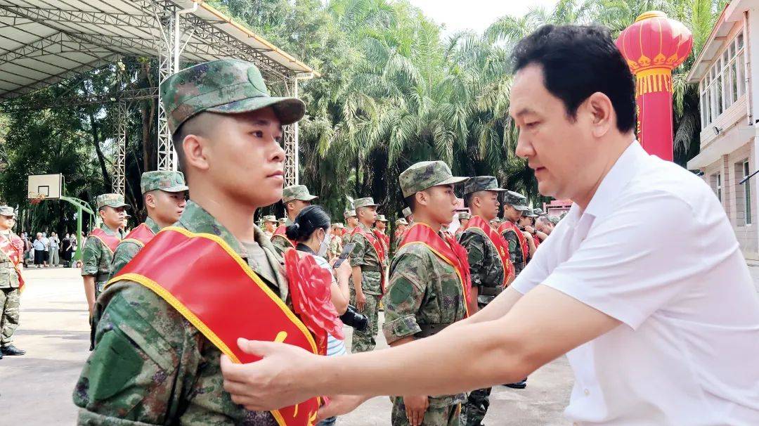 谢金翔:在拥军支前小推车上装载新内容