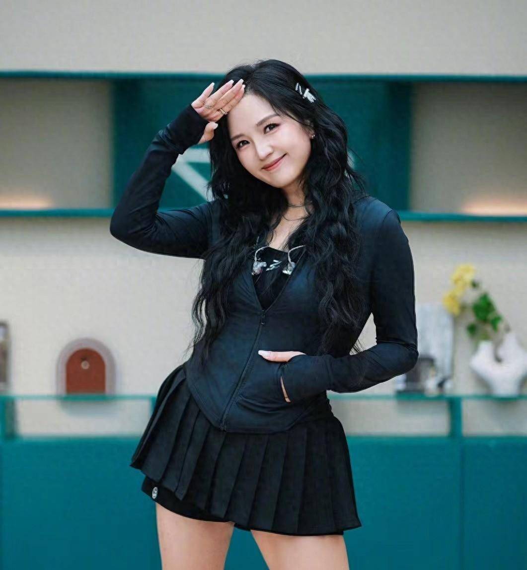 何洁黑历史被扒,她咋又"搞小团体"?_刘忻_因为_姐姐