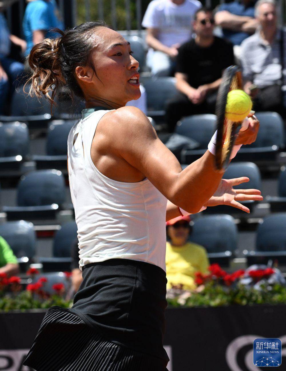 wta1000罗马站:郑钦文晋级32强_比赛_罗杰斯_选手