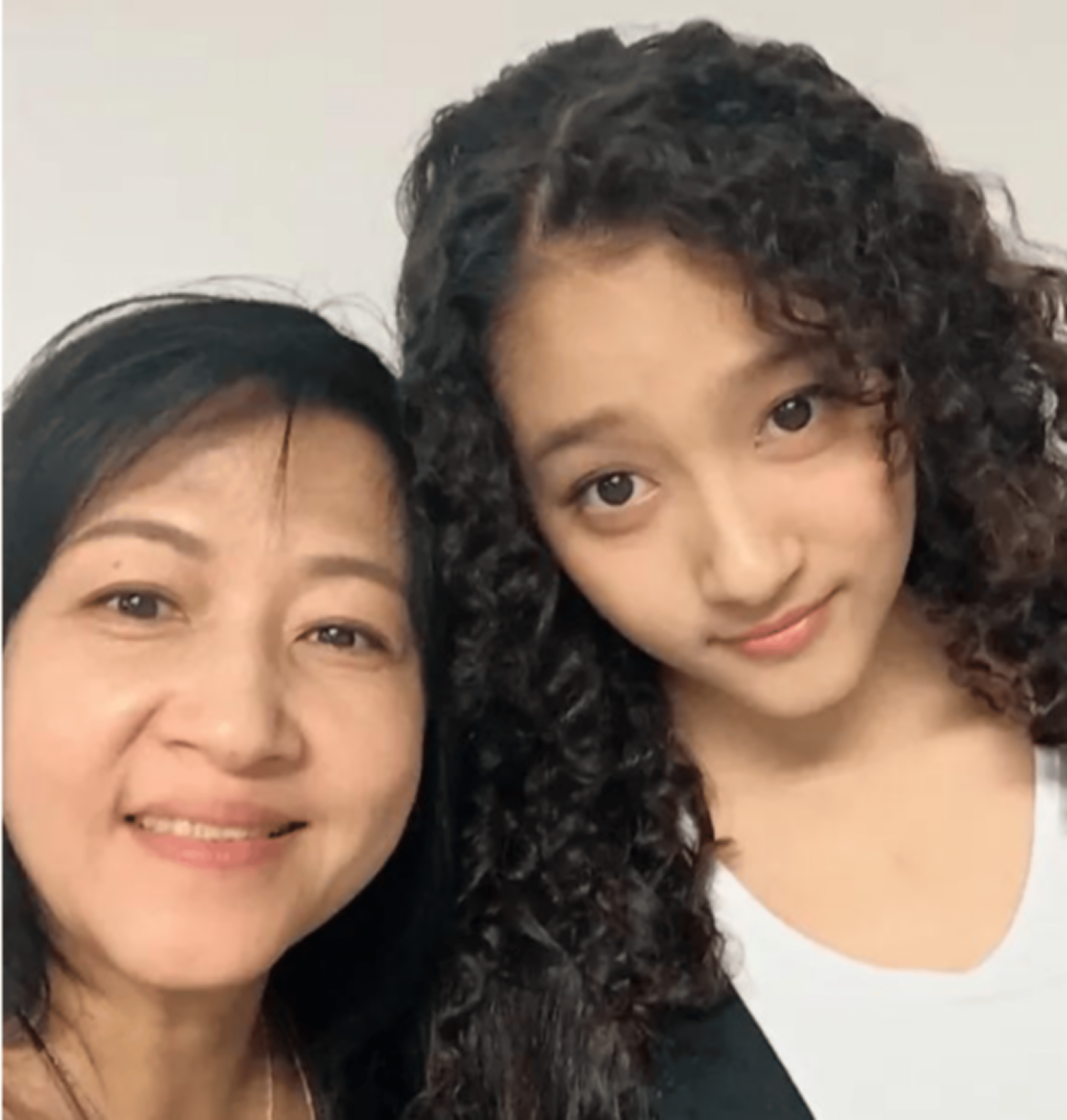 原来她就是关晓彤的母亲!曾与张艺谋导演合作,后成女儿得力助手