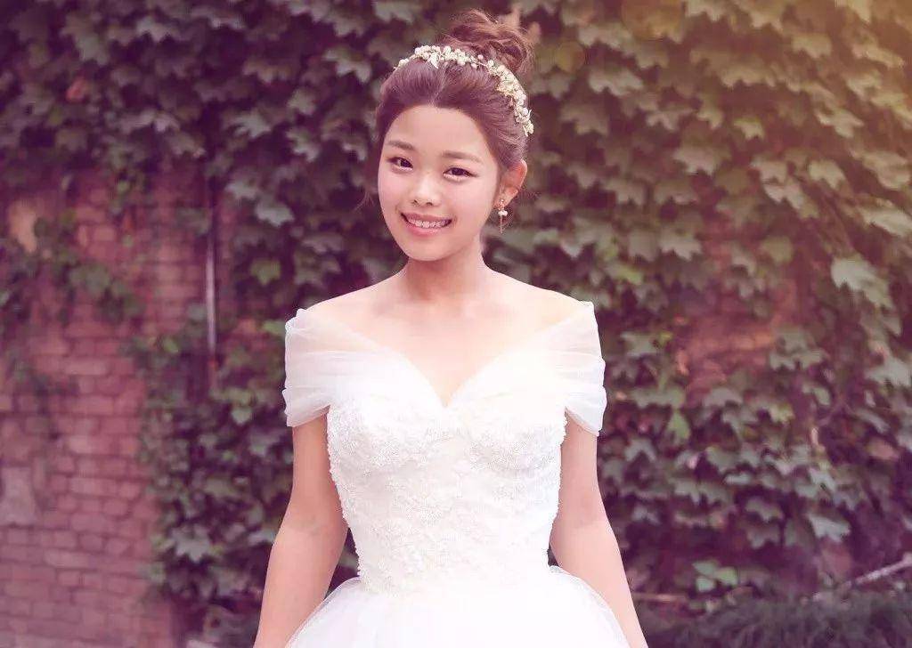 31岁的嘎子和28岁的英子重逢,一个健硕有型,一个女大十八变_王莎莎