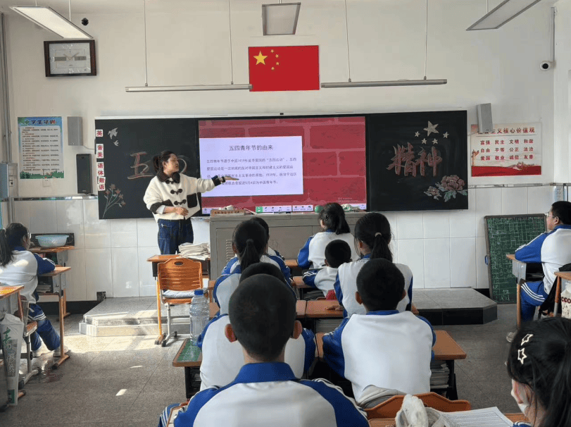 友谊县第三中学03友谊县第二中学开展了五四青年节"书香浸润人生,阅读