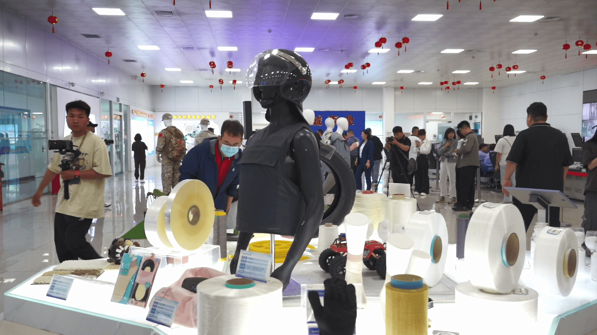 在叶县先进制造业开发区岩盐博物馆,从地下1100米的盐矿,再到地面上的