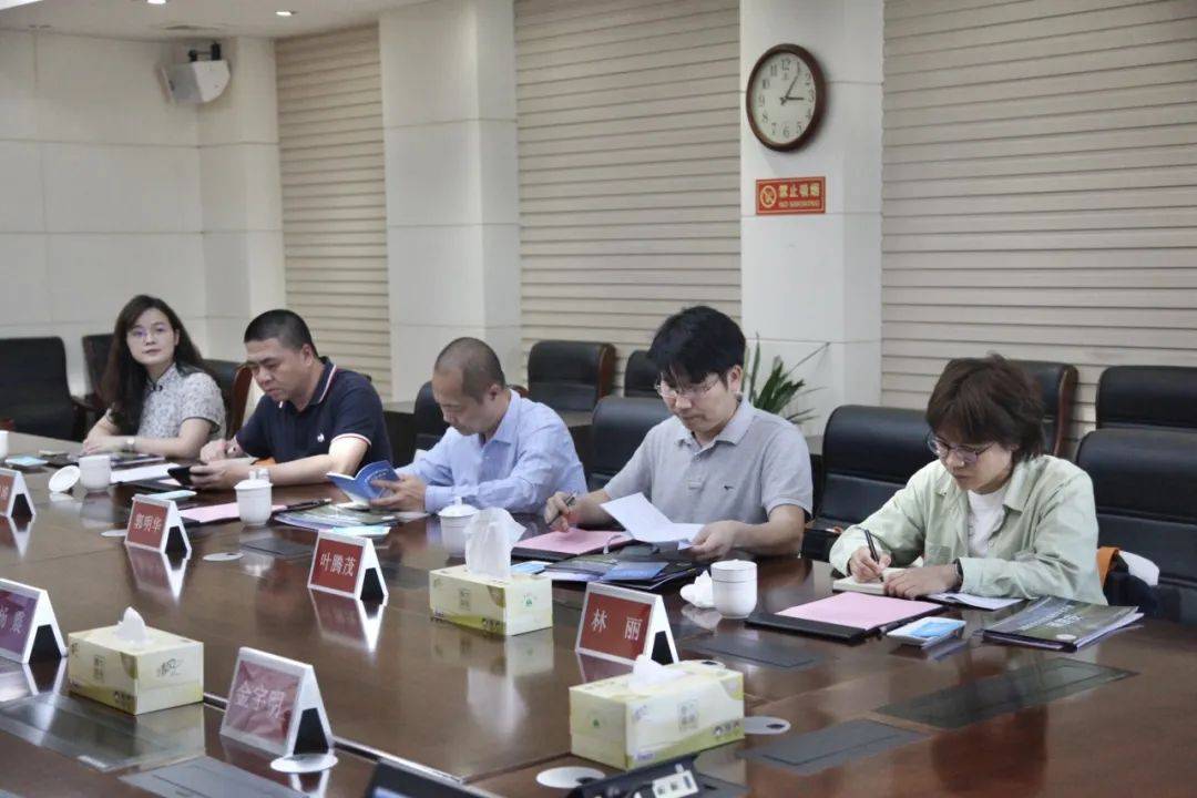 郭明华主任一行在郑磊主任的陪同下,实地考察了宁波市公路应急保障