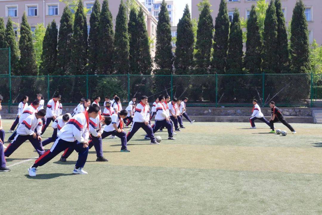 大连市第五十八中学师生到辽宁对外经贸学院参加系列研学活动