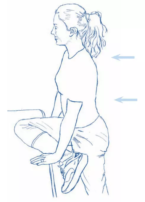 膝盖应放在肚脐的正前方拉伸动作要领臀中肌和臀小肌呈层状,臀中肌
