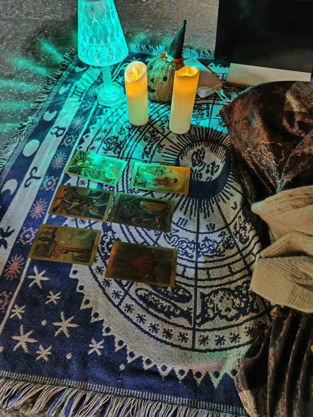 低至5元的占卜小摊,藏着大理玄学产业的秘密