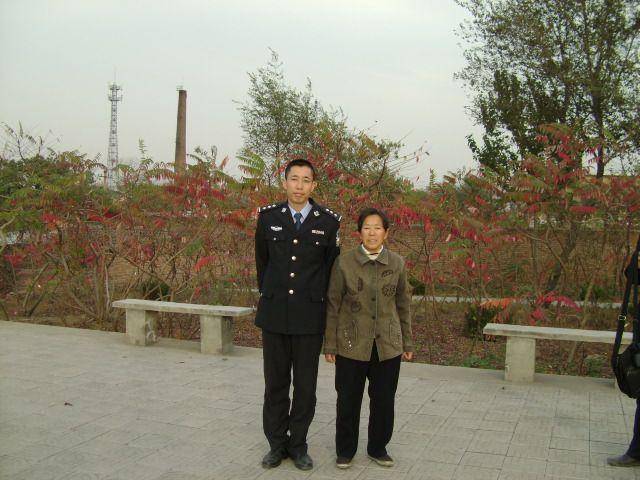 读创诵读(母亲节)||绿叶对根的情意(作者:李玉章)