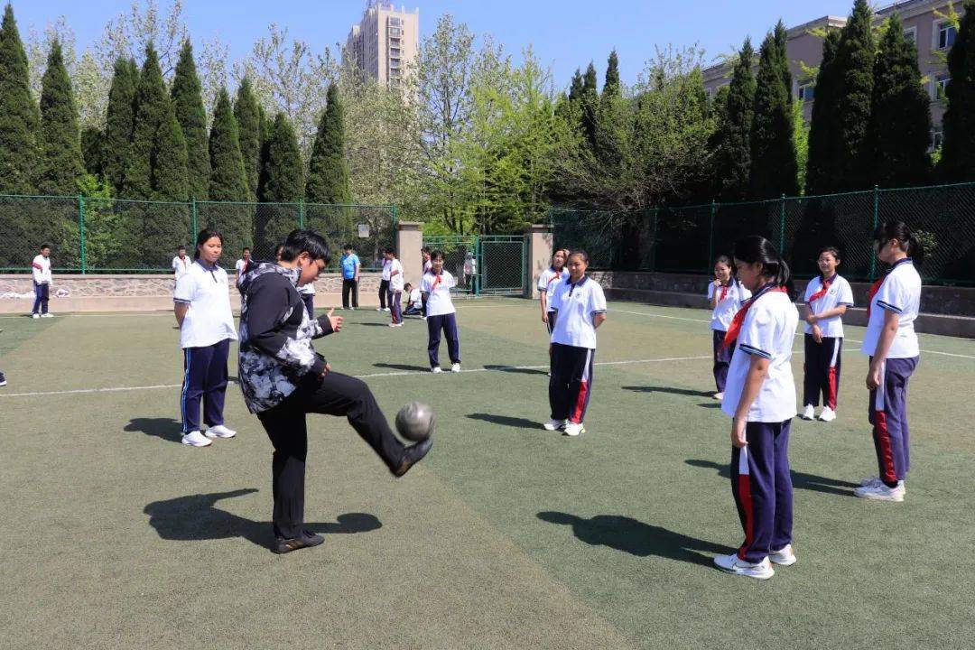 大连市第五十八中学师生到辽宁对外经贸学院参加系列研学活动