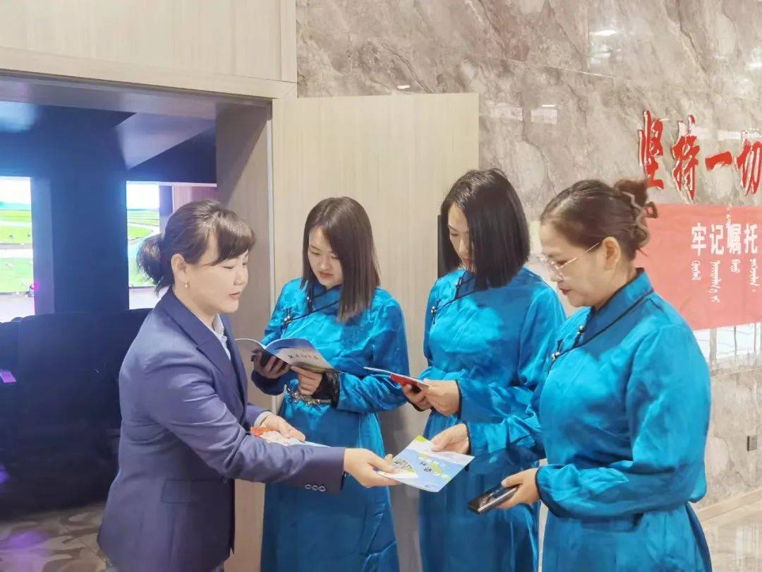 【信访工作法治化主题宣传】东乌旗委政法委开展 《信访工作条例》