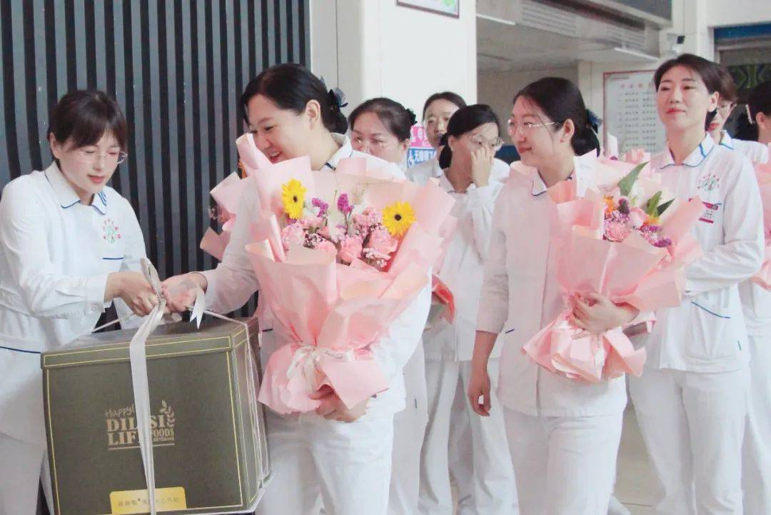 身着白衣,心有锦缎——512护士节,致敬最美的你们!