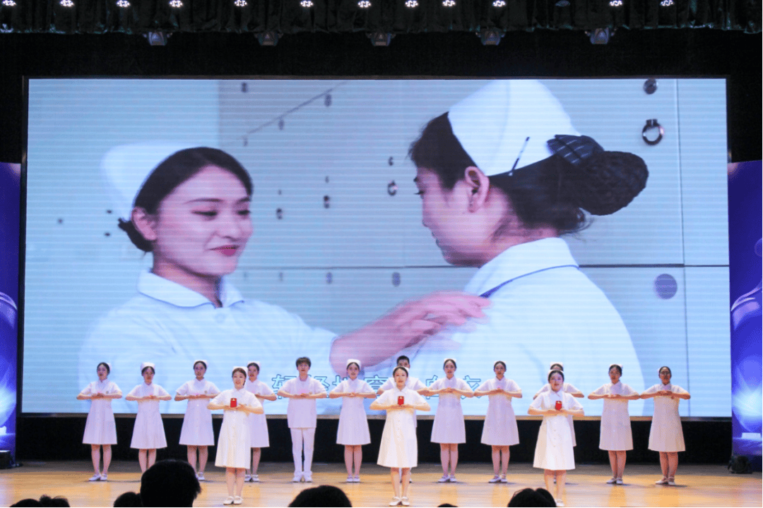 授帽仪式上篇:科教兴国,筑牢发展根基京津冀医学院校网络接力的铿锵