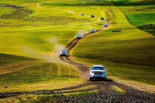 迎着朝阳,穿越湖泊,河流,来到玛瑙山寻宝,欣赏锡林九曲十八弯的绝色
