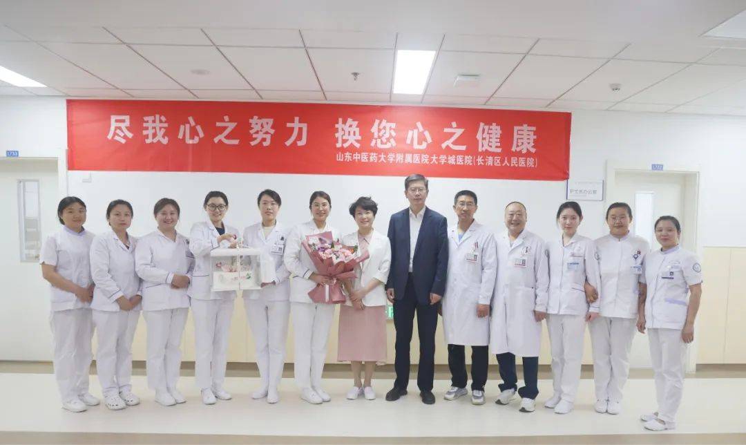 12"护士节山东省中医院领导慰问临床一线护士