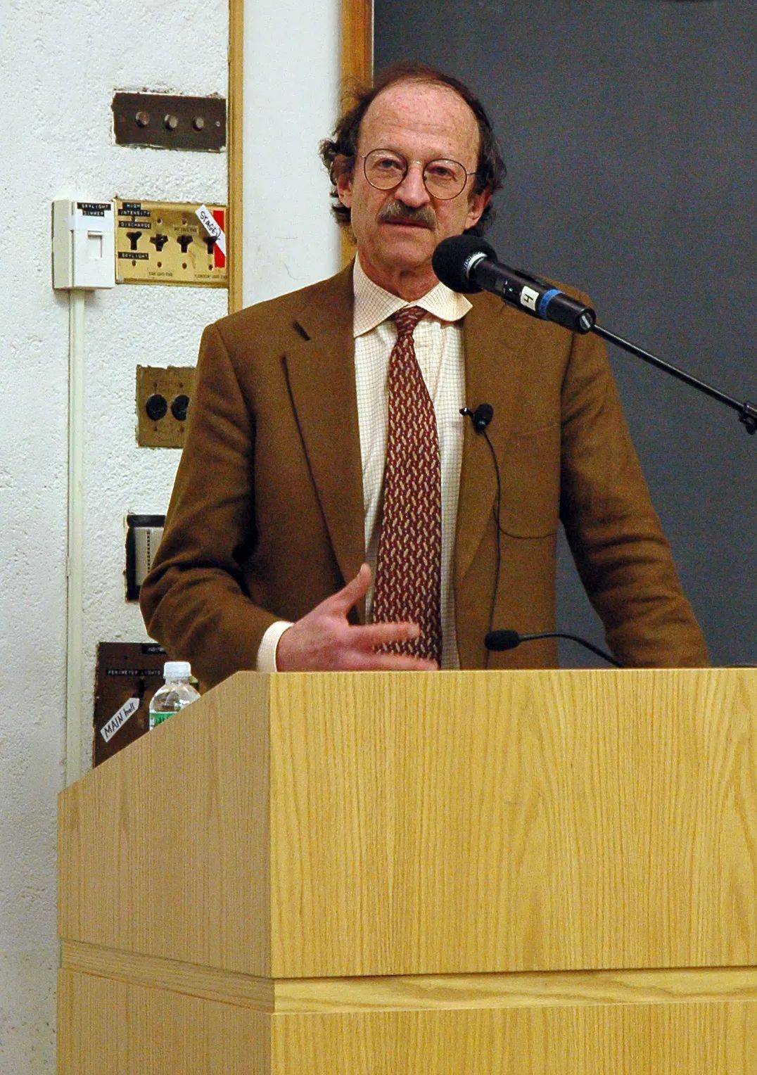 美国nih前院长harold varmus:进入哈佛大学学文,最终弃文从医,还收获