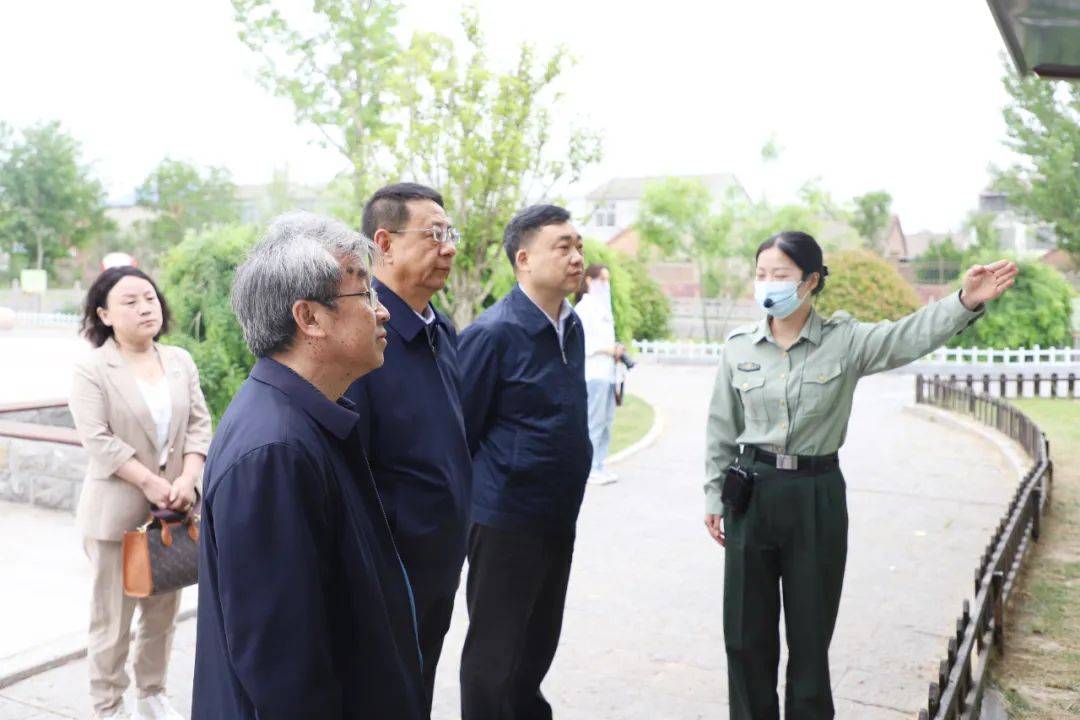 在萧期间,考察组一行先后实地察看了淮海战役总前委旧址蔡洼,萧县政协