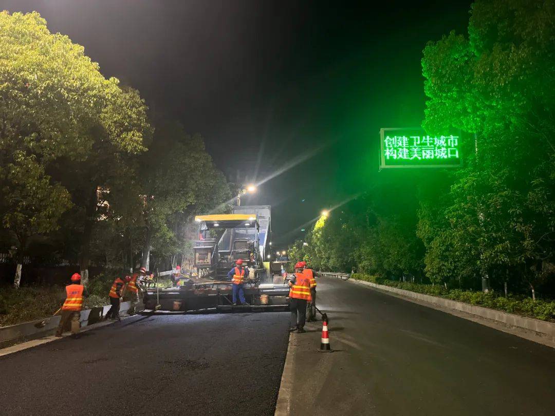 城万快速通道公路路面大修工程全面开工建设
