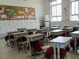 灞桥区岳家沟小学开展防震疏散安全演练活动