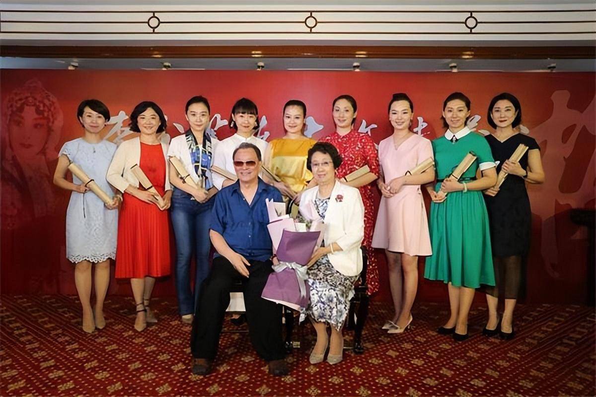 即便是女儿出生后,石维坚对李玉芙的爱也没有减少.