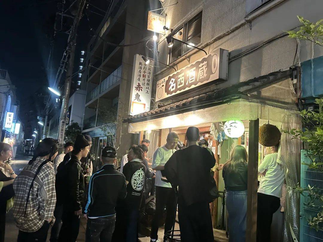 虽辉诙┚妥邓募洳吞,我们很幸运地当晚碰到jér