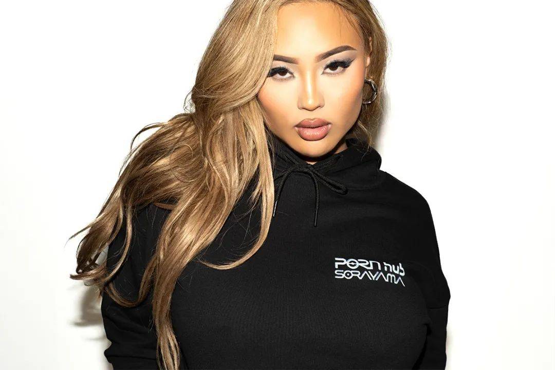 从 kanye 的「yeezy porn」聊起,窥探成人产业与潮流时尚间的微妙界限