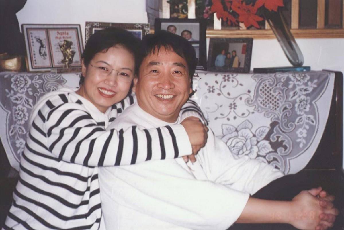 痴情人就这样通过一个小小的邮箱来维系感情,看着妻子寄来的女儿照片