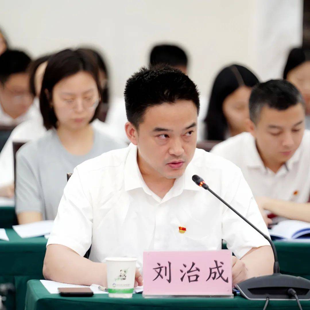 刘治成厅直属单位科技战线代表,省国土科研院生态修复与矿产研究所