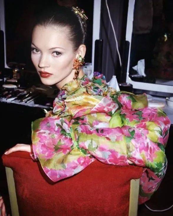 年龄小她近一半……_凯特·摩丝_斯基普·马利_演出