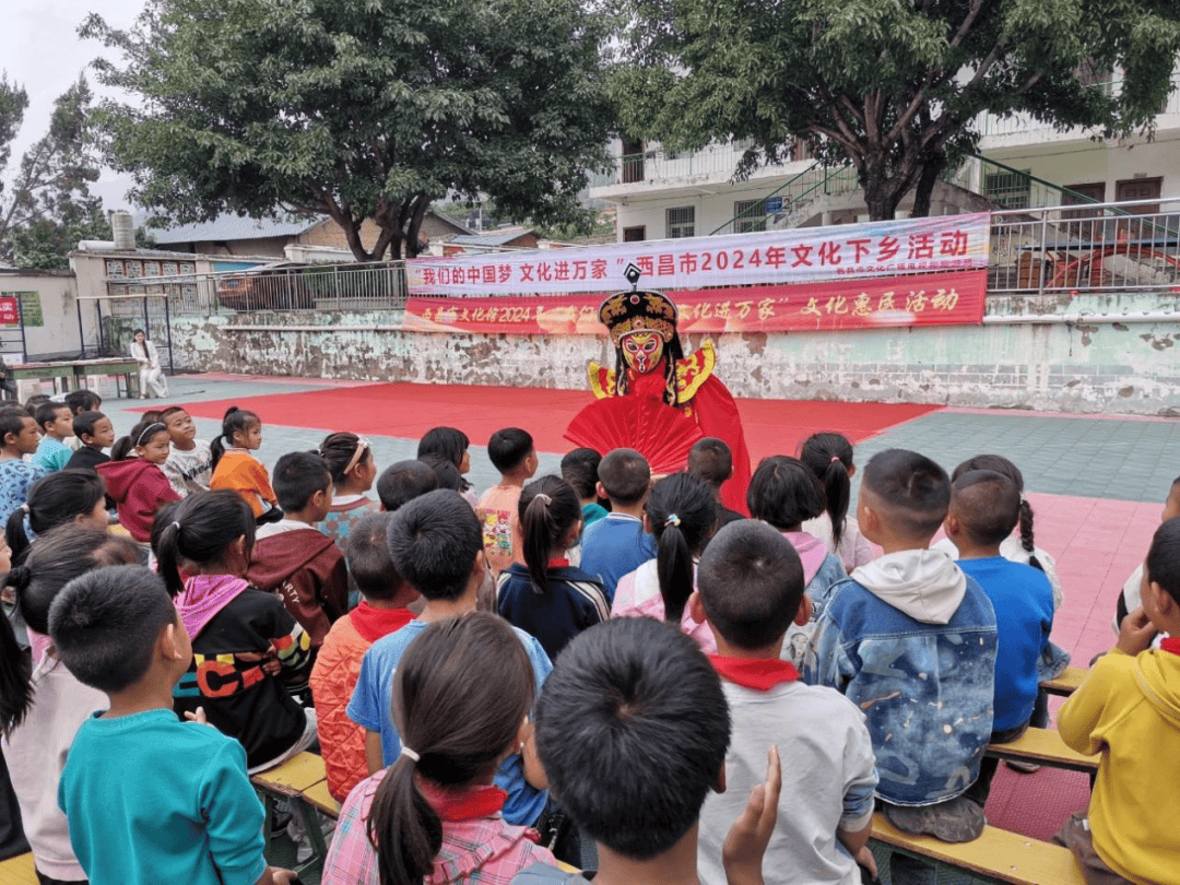 5月8日至9日,活动走进裕隆回族乡兴富村小学,礼州镇月华中学,为当地
