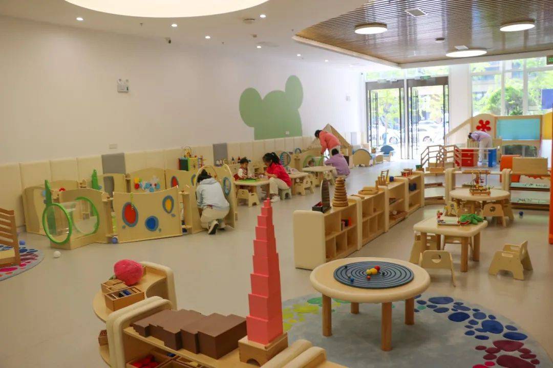 "带娃上班"不是梦——青岛市首家楼宇工会领办"工小贝"职工子女托育