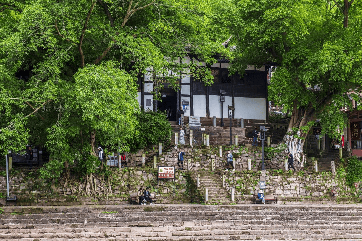 重庆綦江:太平桥风景如画 游人如织