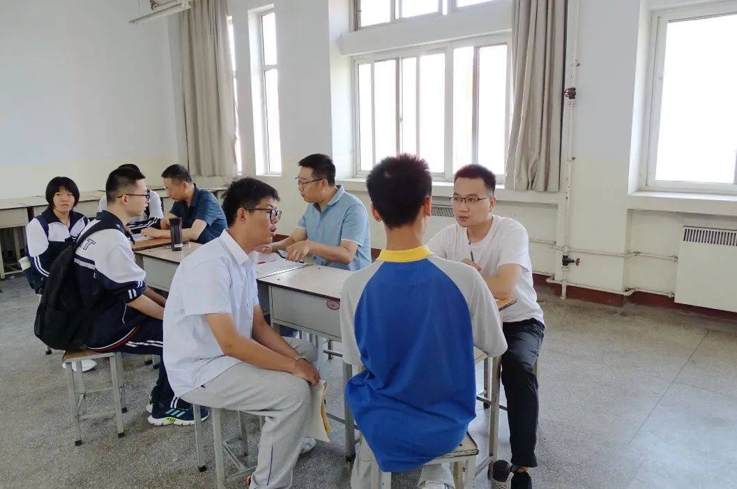 物理学科英语学科数学学科语文学科九大学科分布在不同教室,全市各