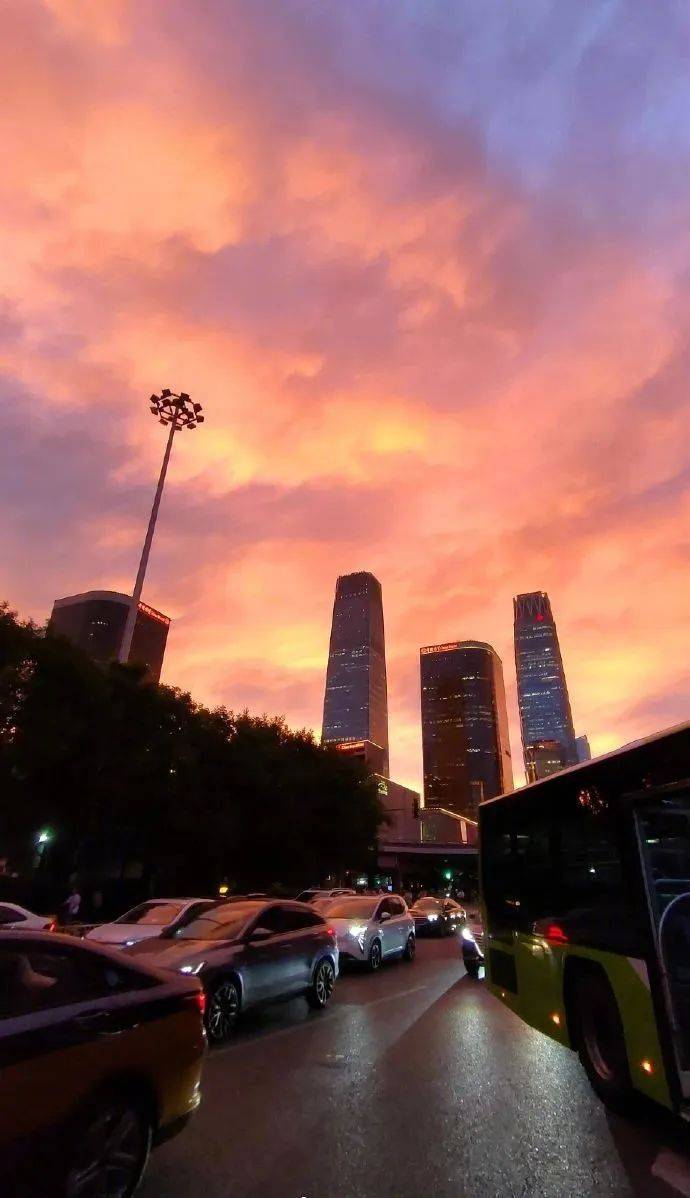 北京上空,再现绝美绚烂晚霞!