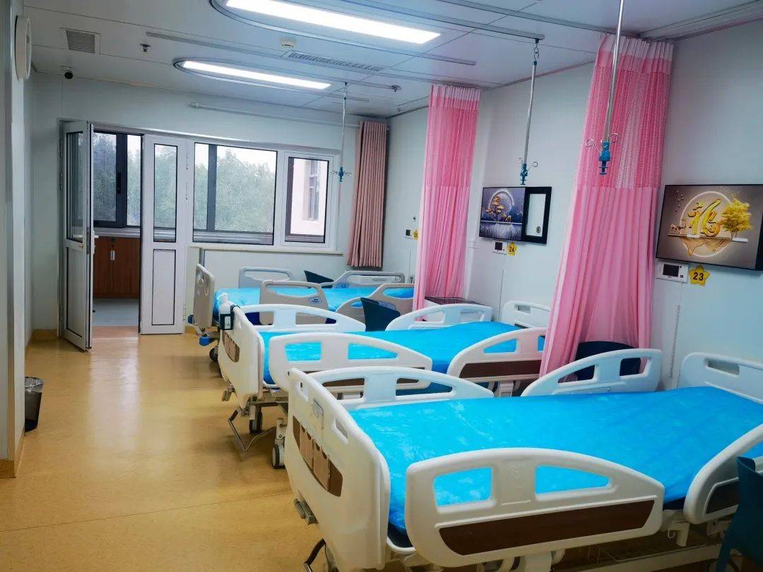 左右滑动,查看更多中心主任贾靖宇表示,老年护理中心焕新启用具有里程