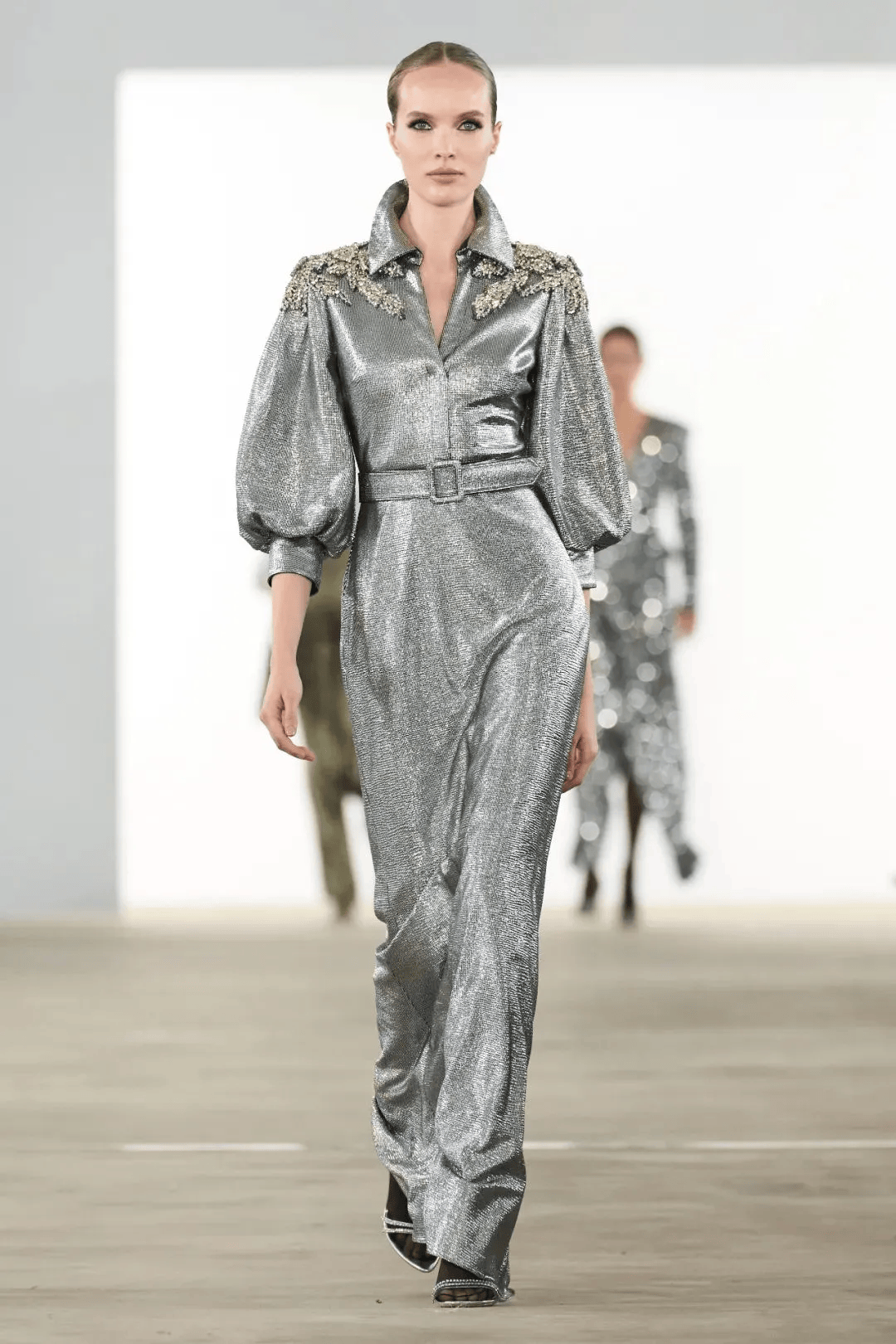 fw 24/25kimhekim | paris | fw 24/25z世代和复兴的y2k千禧年趋势