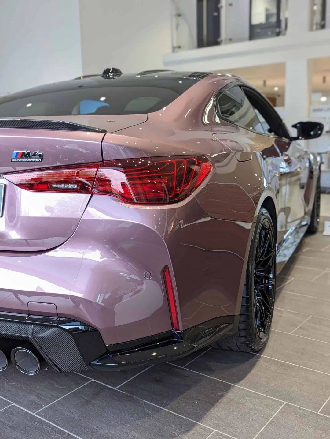 实拍天鹅绒兰色新宝马m4,这真的不是芭比粉
