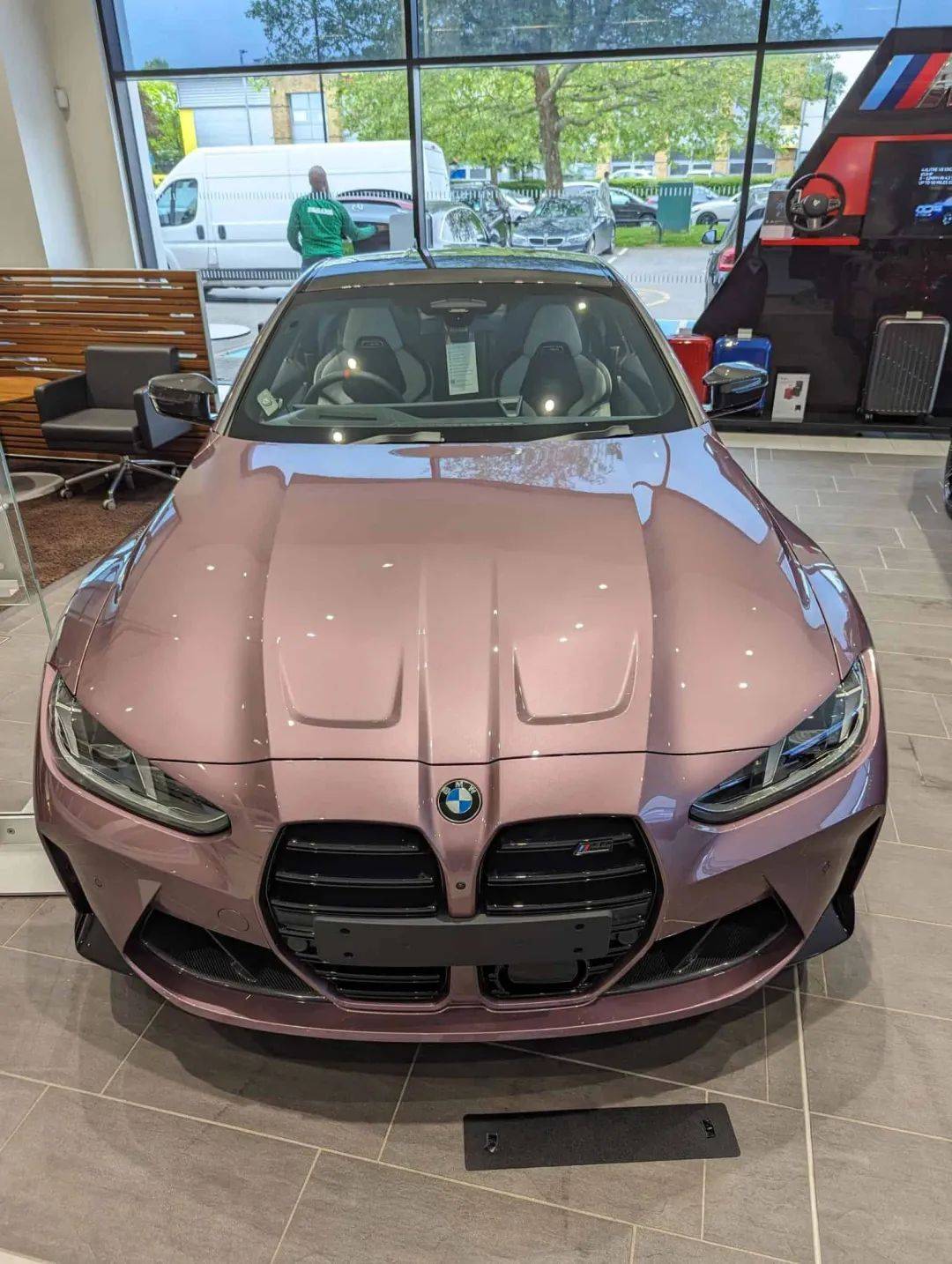 实拍天鹅绒兰色新宝马m4,这真的不是芭比粉