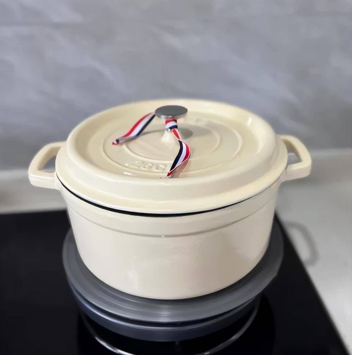 家里这4种"锅"别用了,几乎每个家庭都有,现在知道还不晚_珐琅_涂层