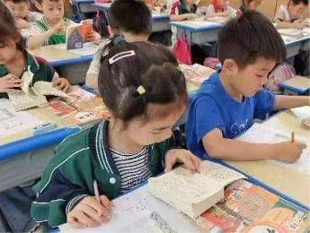 浐灞十九小举行"字典大王"争霸赛